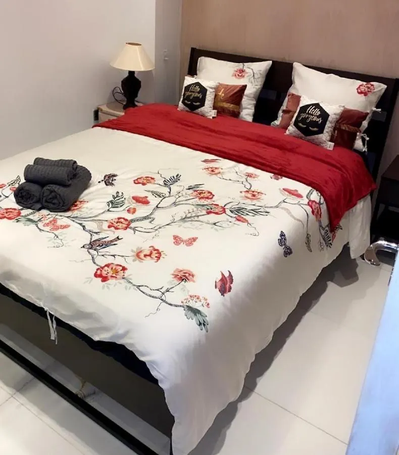 Alloggio in famiglia Larnaca Room, 50M To The Finikoudes Beach
