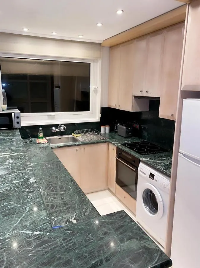 Larnaca Room, 50M To The Finikoudes Beach Homestay